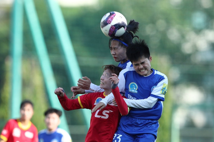 Vòng 4 giải bóng đá Nữ VĐQG: TP.HCM I trở lại ngôi đầu - 1