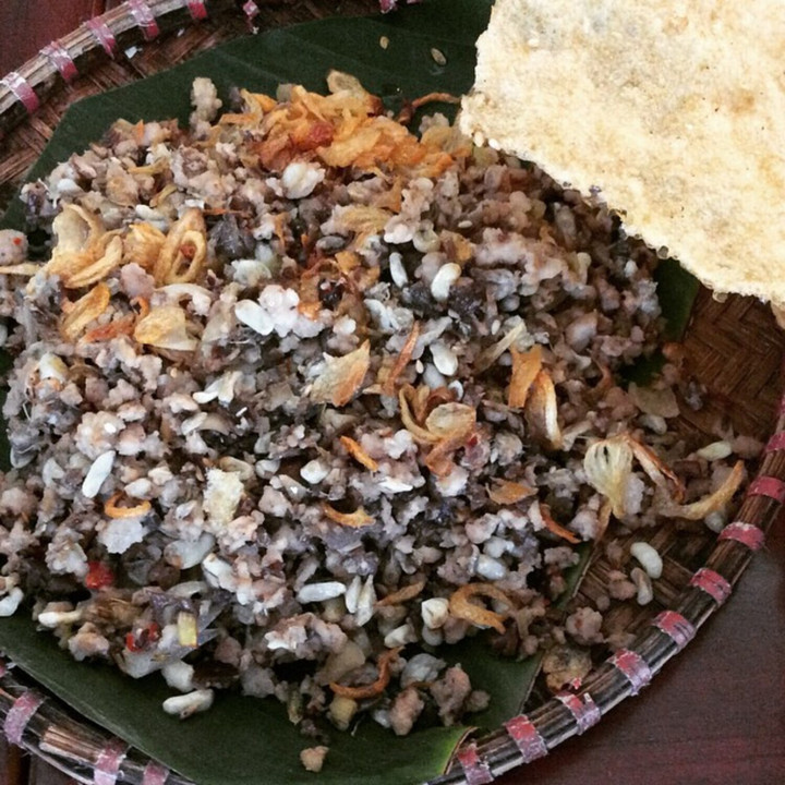 Xôi trứng kiến ‘không dành cho người yếu tim’ với tiếng nổ lép bép thú vị khi ăn - 4