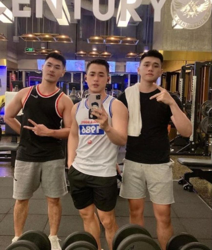 Lộ diện dàn nam thần 'Tam thái tử' khiến chị em đồng loạt 'say nắng' - 4