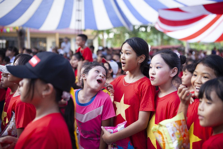 Những bức ảnh đáng yêu của trẻ em Núa Ngam, Điện Biên vui Tết Trung thu - 5