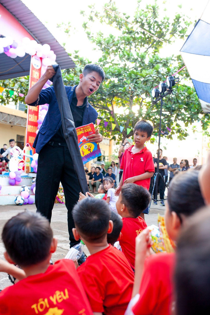 Những bức ảnh đáng yêu của trẻ em Núa Ngam, Điện Biên vui Tết Trung thu - 6