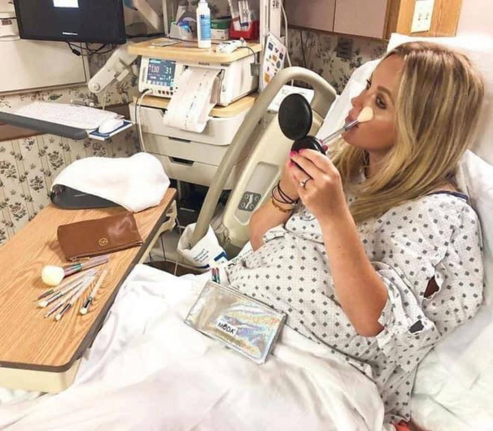 Hội bà bầu đến tận giờ lên bàn đẻ vẫn gắng chịu đau, trang điểm lộng lẫy đón con - 4