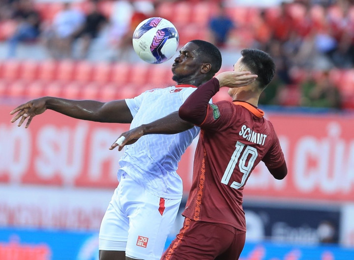 Văn Lâm toả sáng, CLB Bình Định có 1 điểm trước CLB Hải Phòng - 1