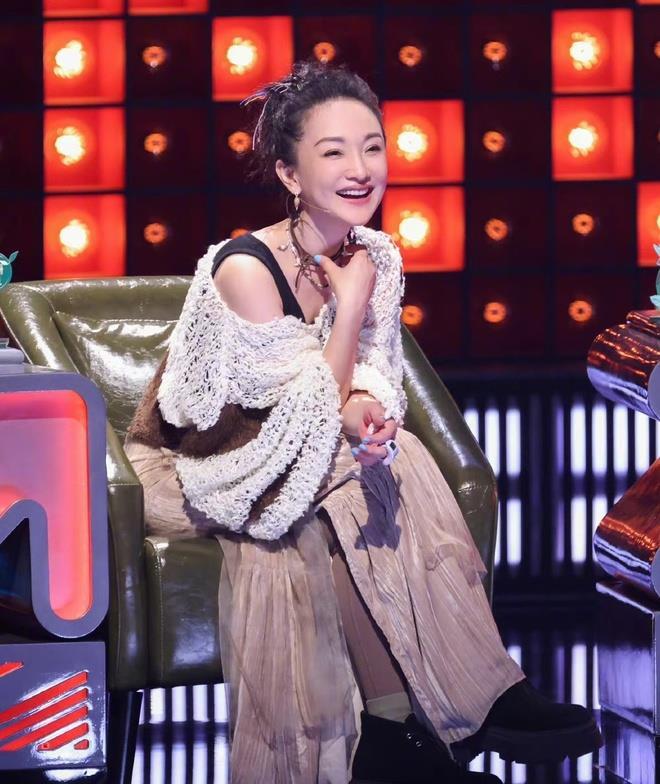 Châu Tấn bị chê thậm tệ khi làm giám khảo gameshow - 1