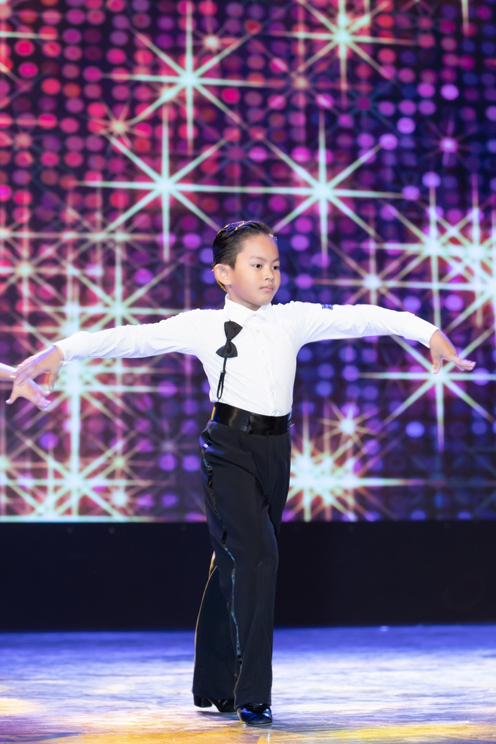 Khánh Thi - Phan Hiển tự hào xem con trai biểu diễn - 2