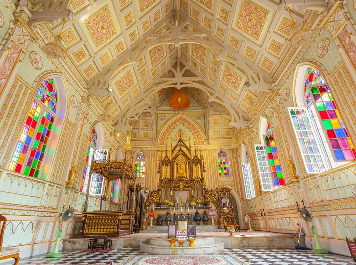 Độc đáo ngôi chùa mang kiến trúc nhà thờ có 1-0-2 ở Thái Lan - 4