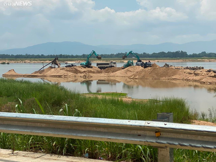 Phú Yên: Bờ sông Ba sạt lở, người dân nặng nỗi lo - 3