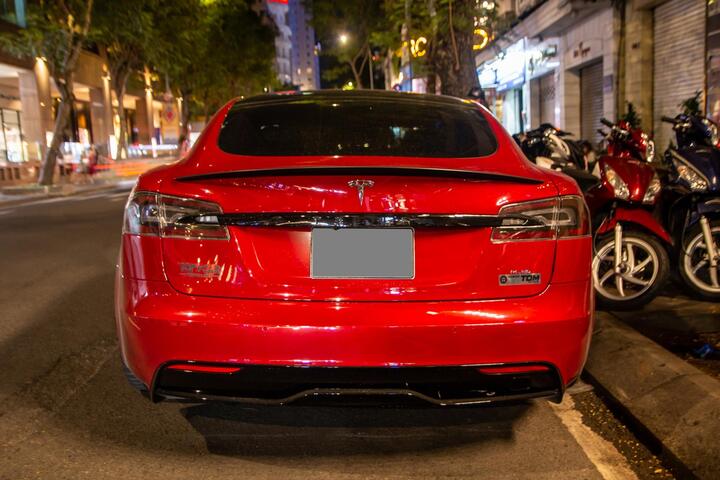 Cận cảnh Tesla Model S Plaid tại Việt Nam - 6