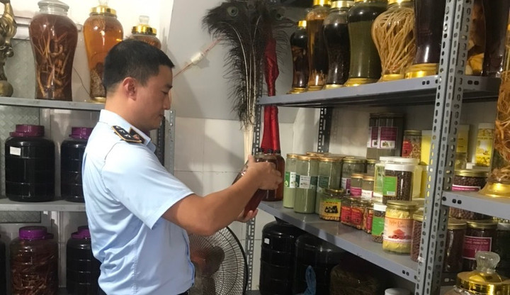 Tiếp tục thu giữ gần 1.000 lít rượu ngâm không rõ nguồn gốc, xuất xứ - 2