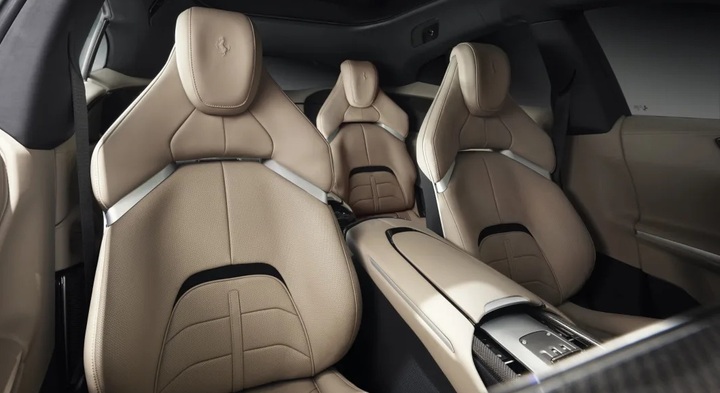 Chi tiết SUV mạnh nhất thế giới vừa ra mắt - 4