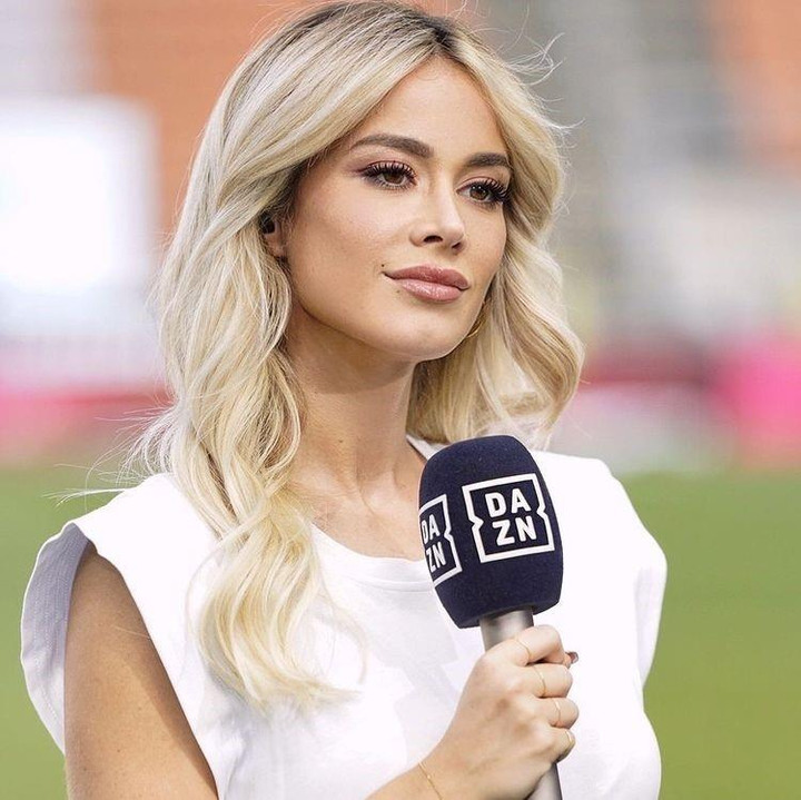 nữ MC thể thao ảnh 3 Quá nóng bỏng, nữ MC bóng đá gặp nhiều rắc rối - 3