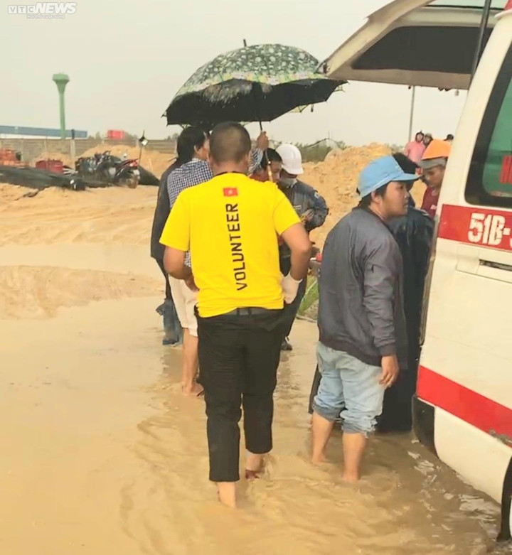 Hiện trường vụ sập tường nhà máy khu công nghiệp Nhơn Hòa khiến 3 người chết - 4