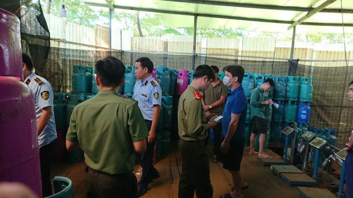 Bắc Giang: Phát hiện cơ sở san, chiết, nạp LPG - gas trái phép - 1