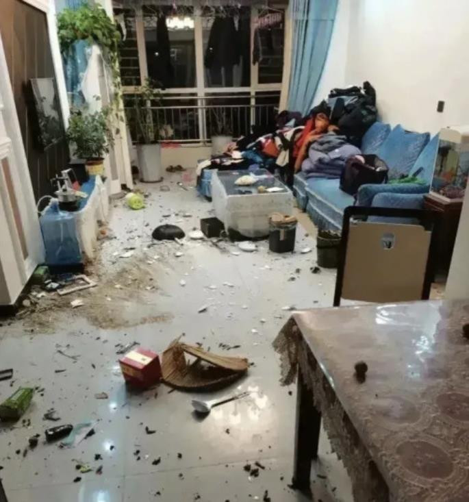 Cận cảnh hậu quả hết hồn từ những trận cãi nhau tóe lửa của các cặp đôi - 1