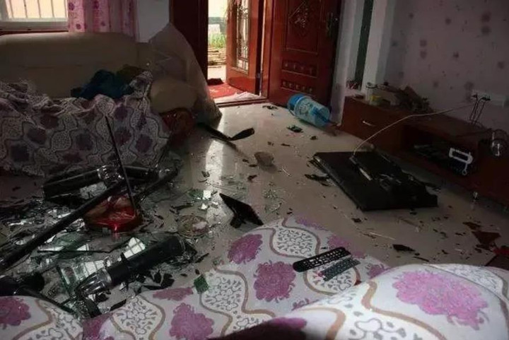 Cận cảnh hậu quả hết hồn từ những trận cãi nhau tóe lửa của các cặp đôi - 4