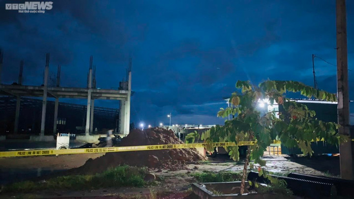 Hiện trường vụ sập tường nhà máy khu công nghiệp Nhơn Hòa khiến 3 người chết - 5