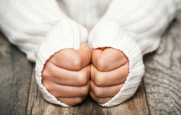 Vì sao người lạnh toát dù trời nóng? - 1