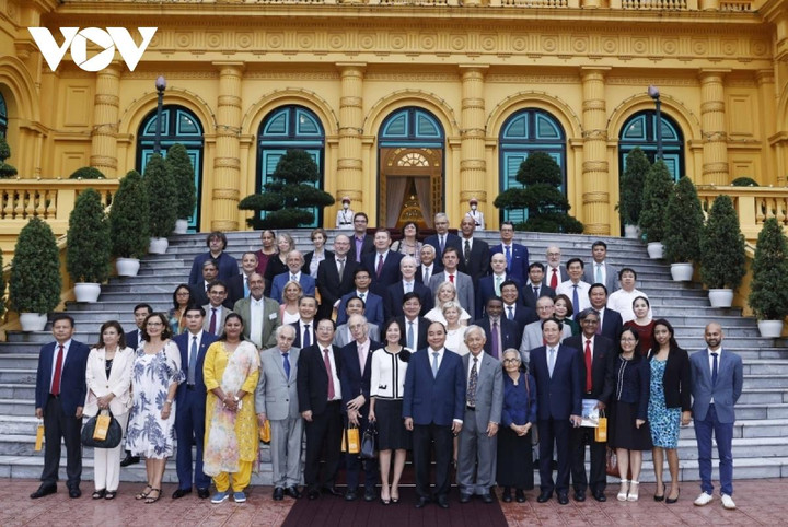 Chủ tịch nước tiếp các nhà khoa học quốc tế dự chương trình 'Gặp gỡ Việt Nam' - 4