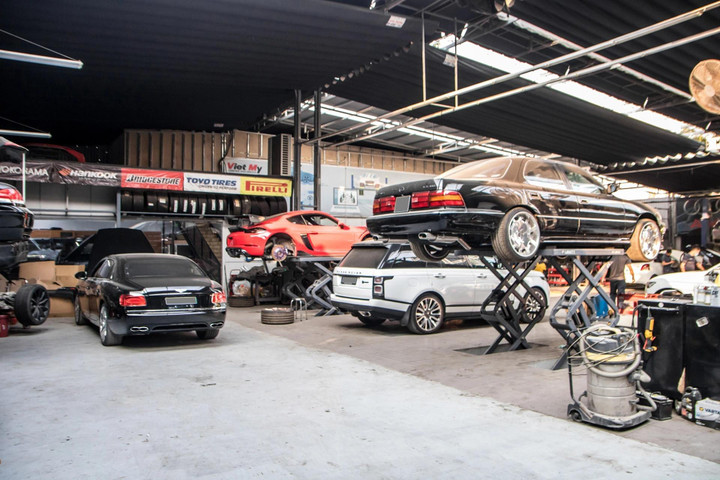 Chi trăm triệu thuê Rolls-Royce, Lamborghini chạy đám cưới - 2