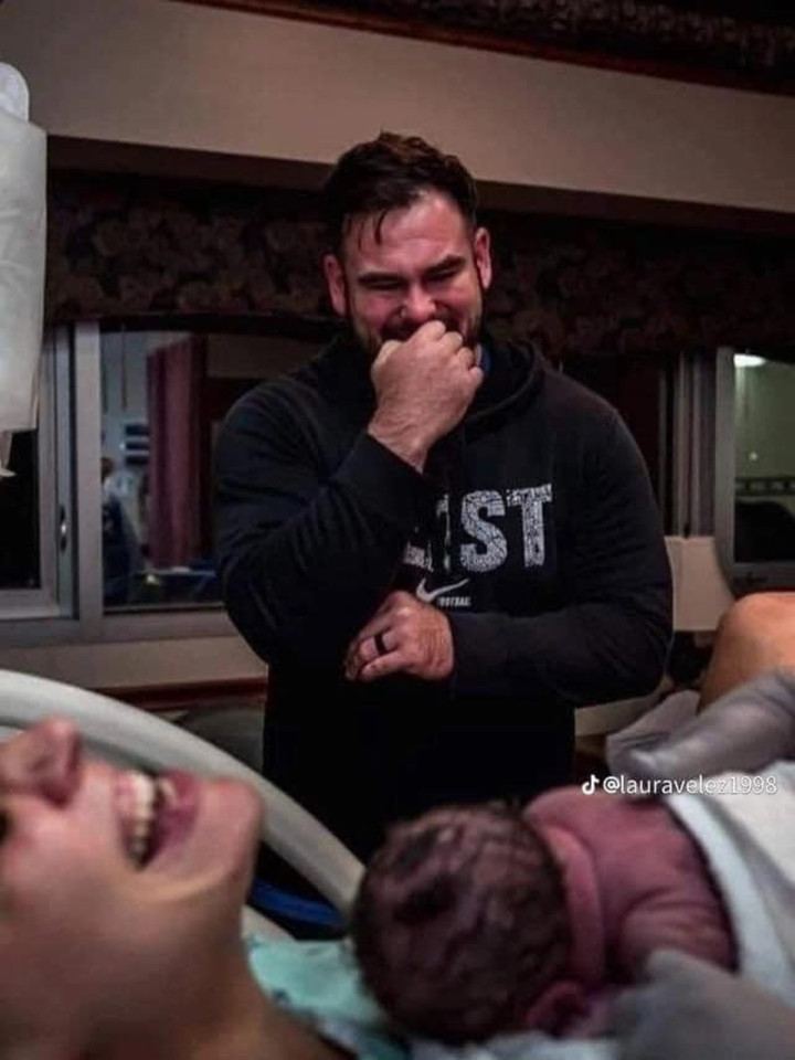 1001 biểu hiện khó đỡ của các ông chồng khi đưa vợ đi đẻ - 8