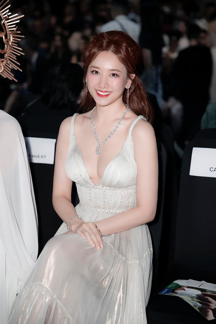 Những mỹ nhân Việt gợi cảm vượt bậc sau khi lấy chồng - 9