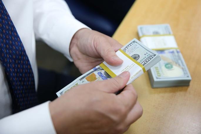 Bất ngờ với giá USD - 1
