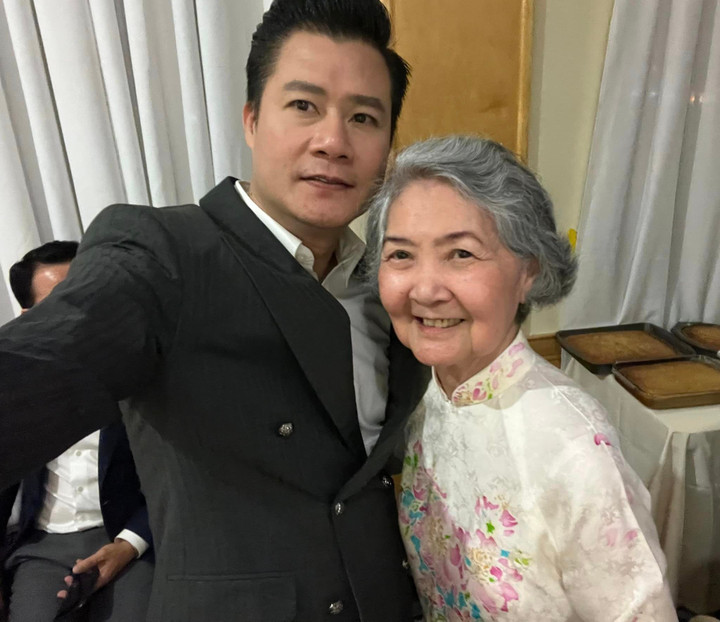 Sao Việt 18/9: Lệ Quyên diện bikini hở táo bạo ở tuổi 41 - 5