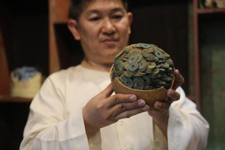 Bộ sưu tập tiền cổ “độc nhất vô nhị” của đại gia Sài Gòn - Hình 4 Bộ sưu tập tiền cổ 'độc nhất vô nhị' của đại gia Sài Gòn - 4