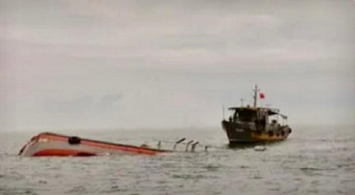 Dùng bộc phá đánh chìm tàu bạn, 9 người rơi xuống biển Cồn Cỏ - 1