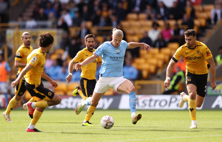 Thắng đậm Wolverhampton, Man City tạm chiếm ngôi đầu bảng Ngoại Hạng Anh - 2