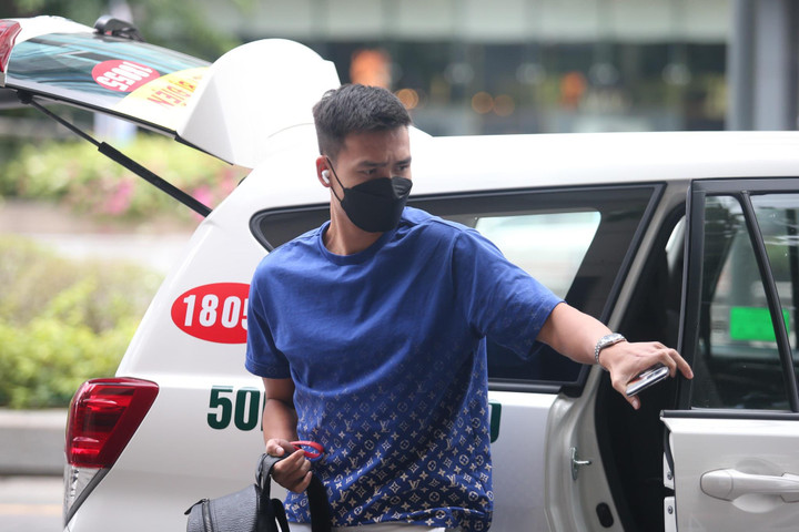 Tuyển Việt Nam hội quân chuẩn bị đấu Ấn Độ, Singapore - 7