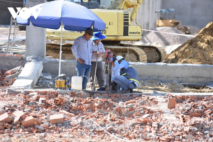 Bình Định lập tổ công tác điều tra vụ sập tường làm 11 người thương vong - 2