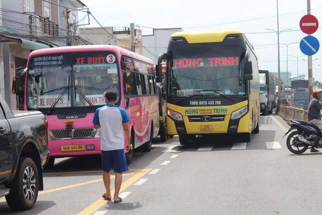 Xe tải tông hàng loạt xe máy, xe đạp ở Bình Thuận - 5
