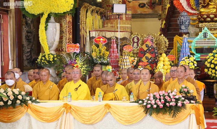 Ảnh: Hàng nghìn phật tử dự Đại lễ Giỗ Tổ chùa Ba Vàng, Quảng Ninh - 10