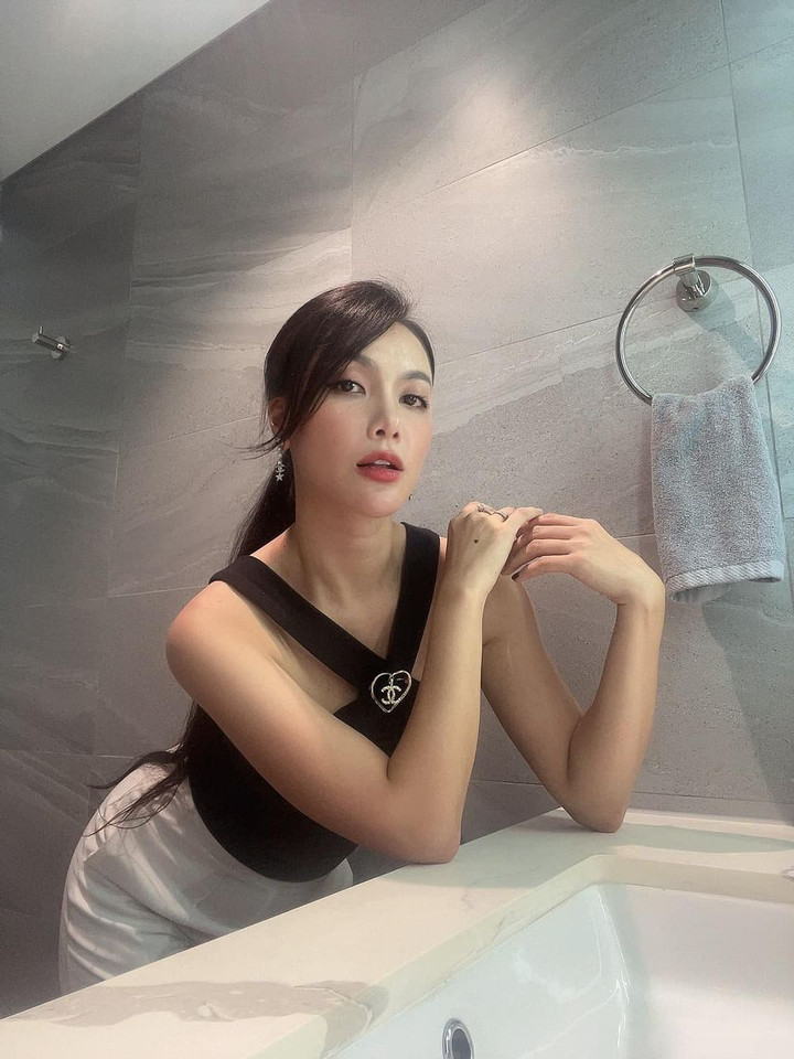 Sao Việt 19/9: Mỹ Tâm khoe vòng eo thon sau tin đồn có bầu - 6