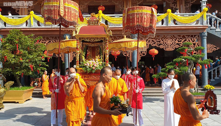 Ảnh: Hàng nghìn phật tử dự Đại lễ Giỗ Tổ chùa Ba Vàng, Quảng Ninh - 2