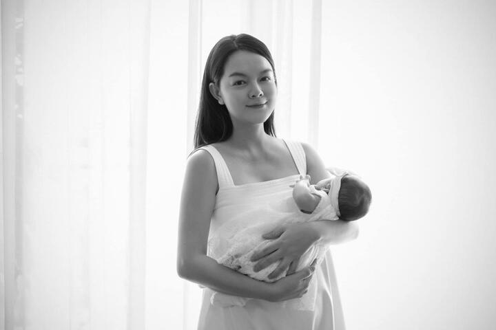 Phạm Quỳnh Anh lần đầu khoe cận mặt con gái thứ 3 - 1
