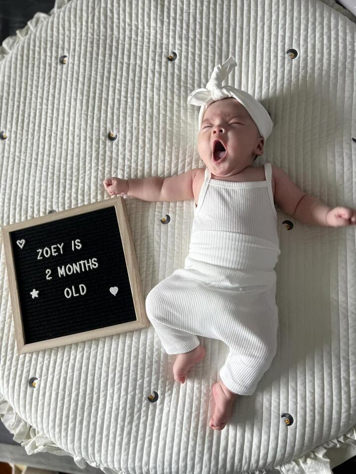 Phạm Quỳnh Anh lần đầu khoe cận mặt con gái thứ 3 - 4