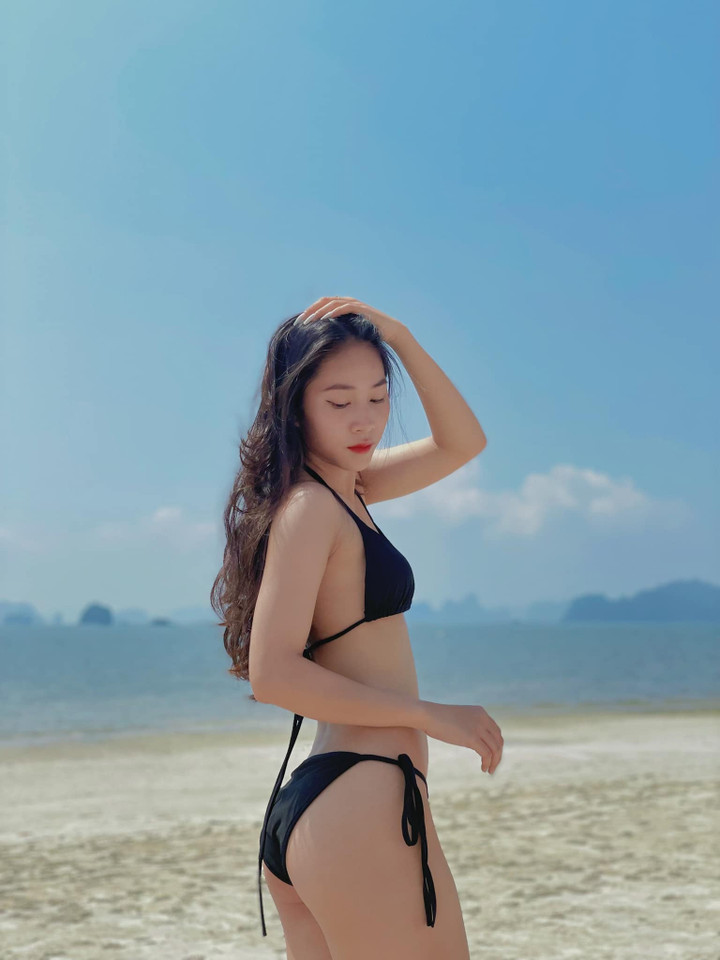 Đội trưởng U18 nữ Việt Nam diện bikini khoe thân hình nóng bỏng - 5