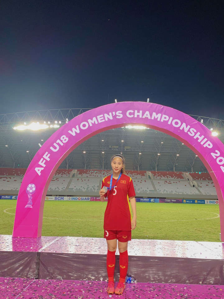 Đội trưởng U18 nữ Việt Nam diện bikini khoe thân hình nóng bỏng - 2