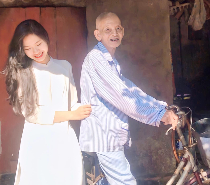 Xúc động tâm sự của nữ sinh chụp bộ ảnh cùng ông ngoại trước khi đi học - 3