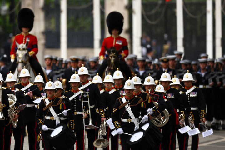 Ảnh: 142 thủy thủ kéo linh xa chở linh cữu Nữ hoàng tới Tu viện Westminster - 7