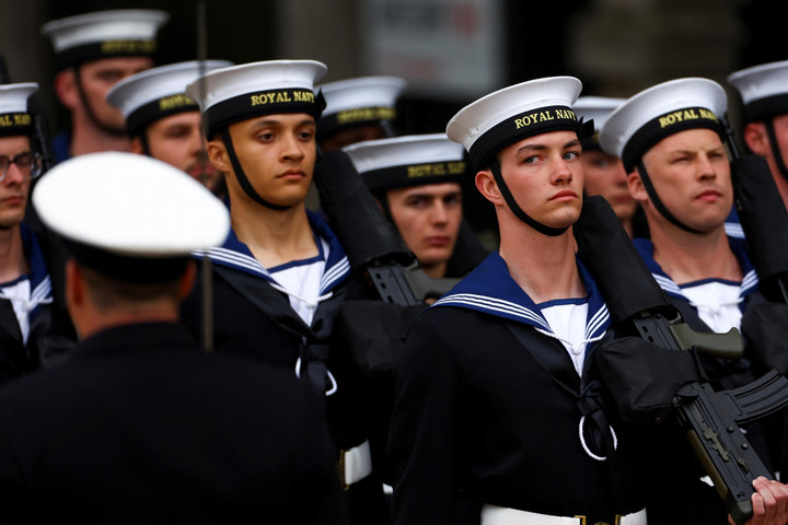 Ảnh: 142 thủy thủ kéo linh xa chở linh cữu Nữ hoàng tới Tu viện Westminster - 6