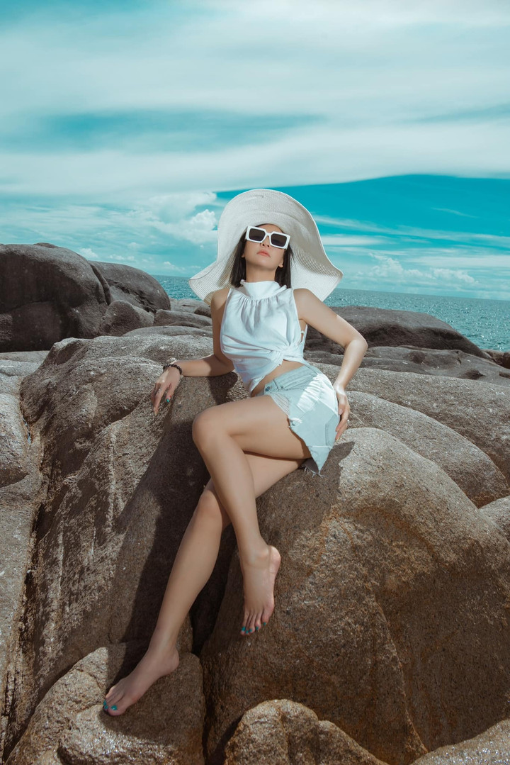 Sao Việt 20/9: Cát Phượng tuổi 52 khoe eo thon như gái đôi mươi - 2