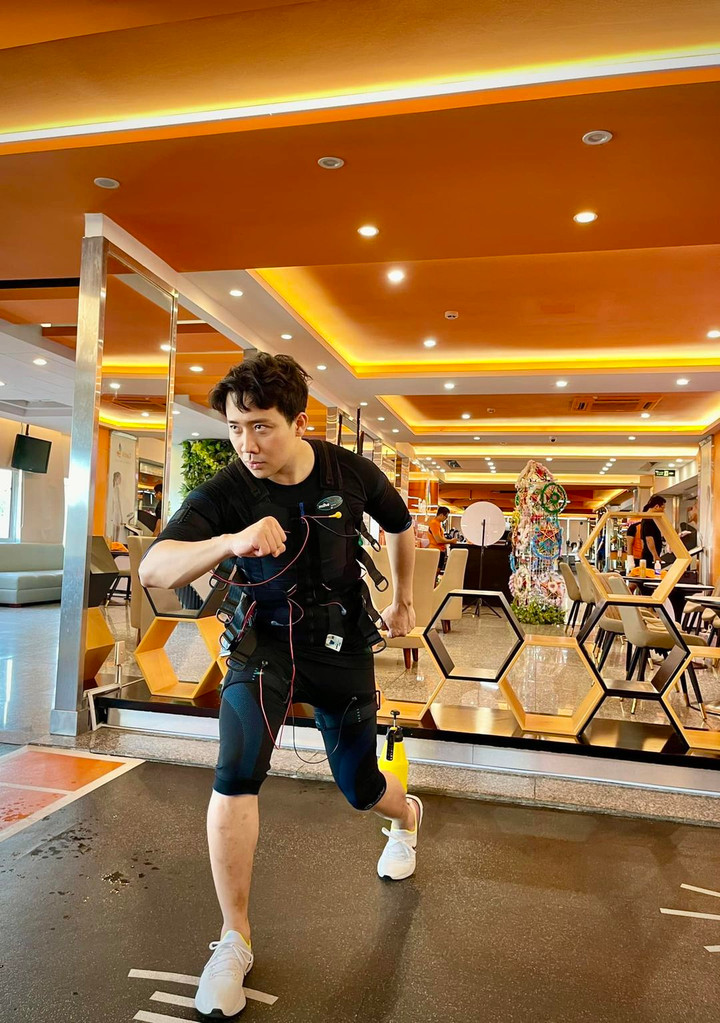 Sao Việt 20/9: Cát Phượng tuổi 52 khoe eo thon như gái đôi mươi - 4