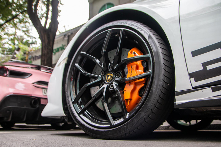 Lamborghini Huracan LP 610-4 với ngoại thất độc đáo tại TP.HCM - 4