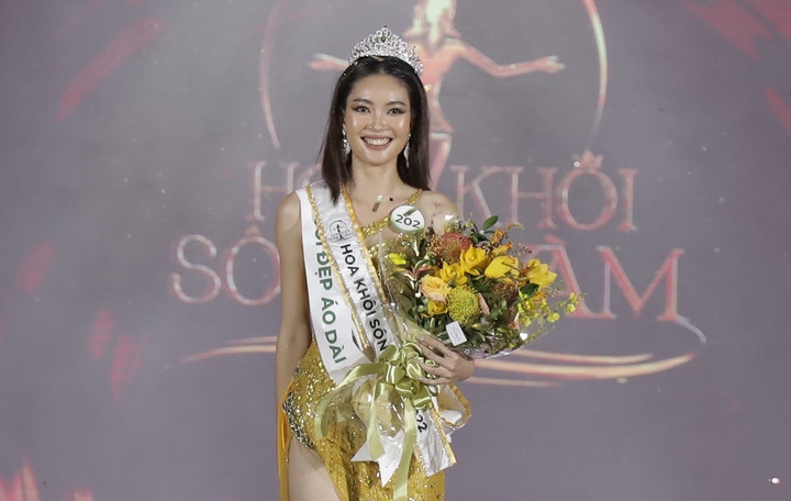 Nhan sắc người đẹp đăng quang Hoa khôi Sông Vàm sau 3 lần thi trượt - 1
