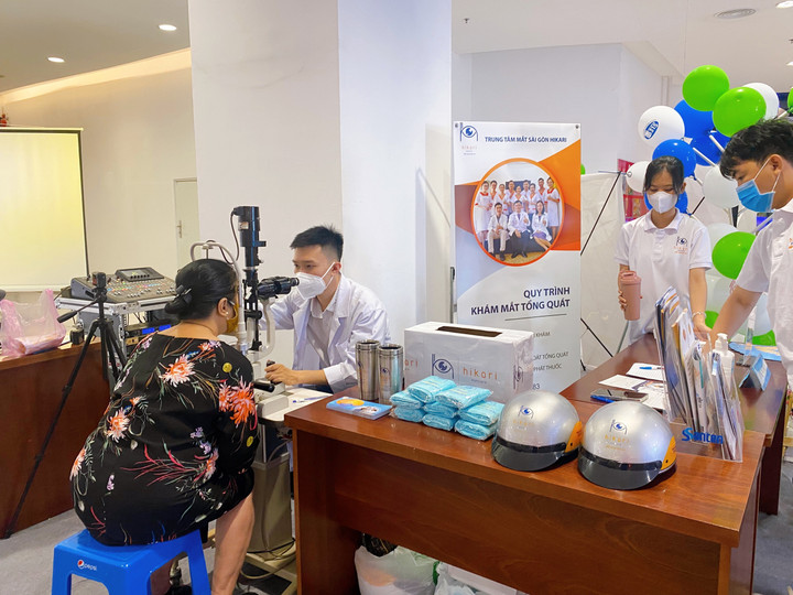 Đi trung tâm thương mại được khám bệnh và tư vấn sức khỏe miễn phí - 1