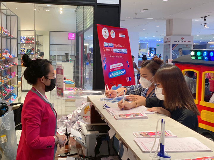 Đi trung tâm thương mại được khám bệnh và tư vấn sức khỏe miễn phí - 3