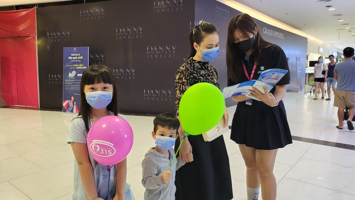 Đi trung tâm thương mại được khám bệnh và tư vấn sức khỏe miễn phí - 4